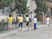 常盤中学校 学校、家庭、地域の力で窓掃除の写真