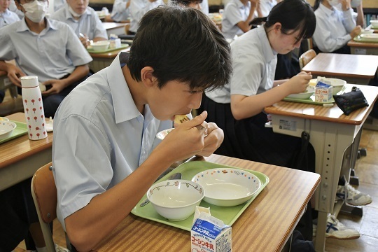 給食の様子